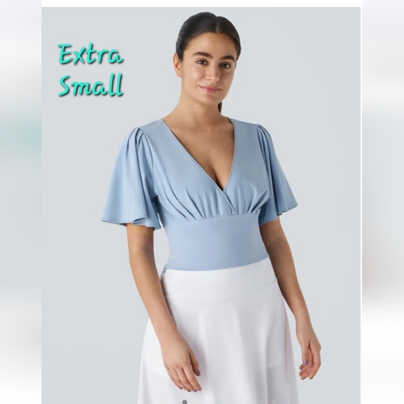 HALARA Tops - Halara Breezeful Quick Dry Cropped Blouse